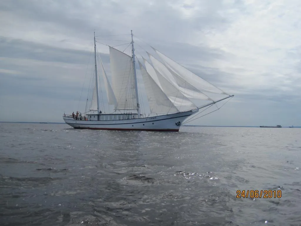 Испытания шхуны "Надежда" на воде 1 выход, 2010 год