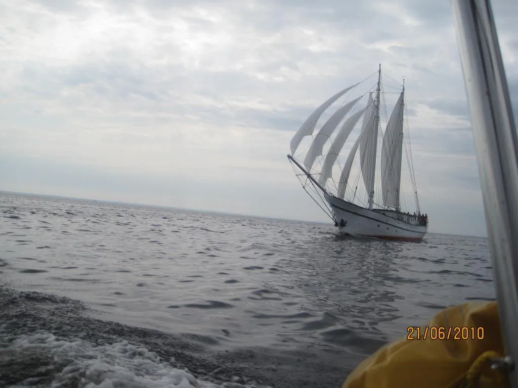 Испытания шхуны "Надежда" на воде 1 выход, 2010 год