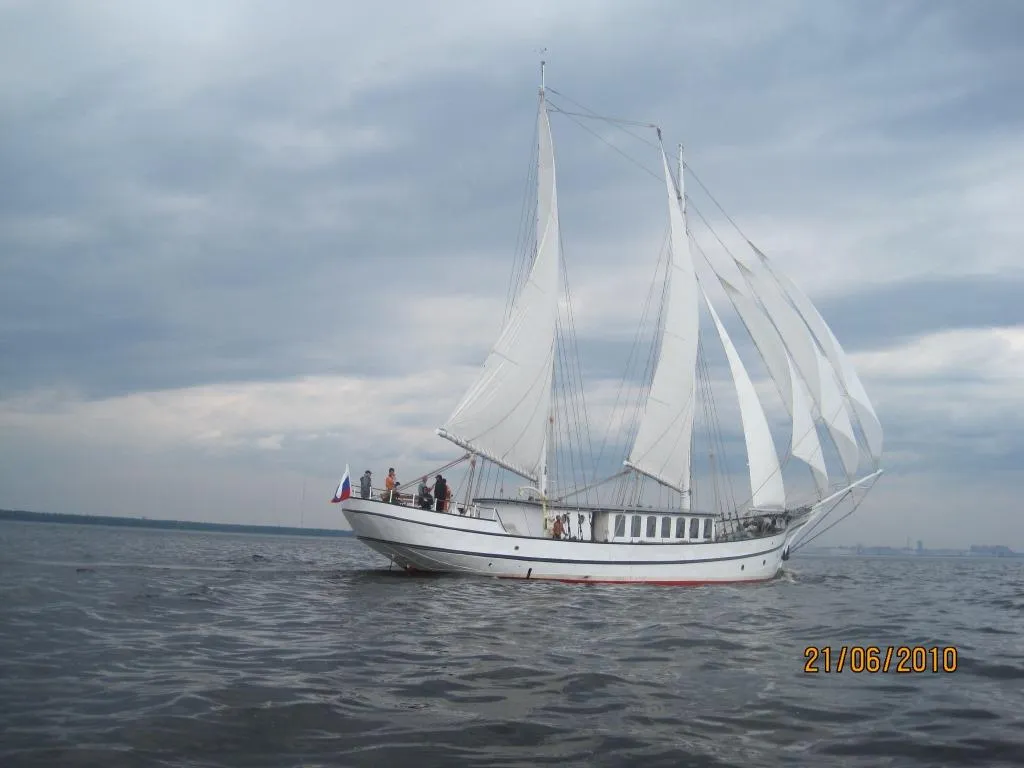 Испытания шхуны "Надежда" на воде 1 выход, 2010 год