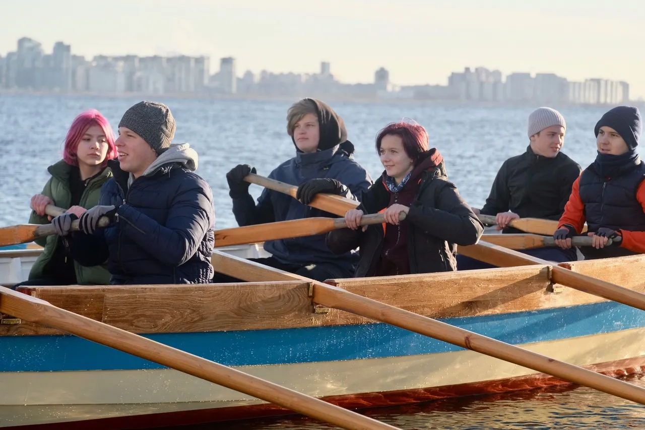 В Яхт-клубе Санкт-Петербурга спустили учебную лодку