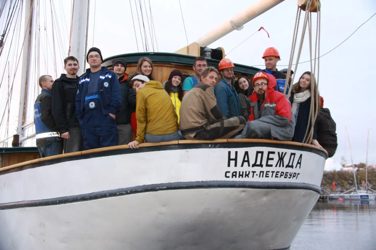 18 октября на "Надежде" волонтеры Фонда снимали паруса